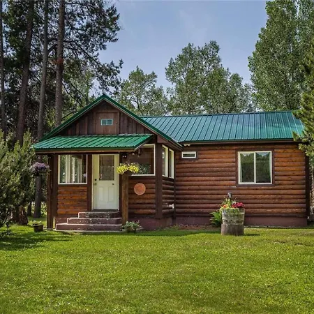 Glacier Homestead Coram Exterior photo