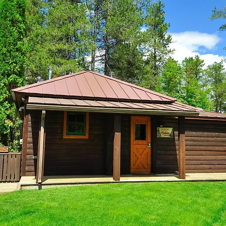 Glacier Homestead Coram Exterior photo